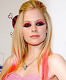  photo avril-pink-hair-avril-lavigne-14968132-200-240_zps0d06bc70.jpg