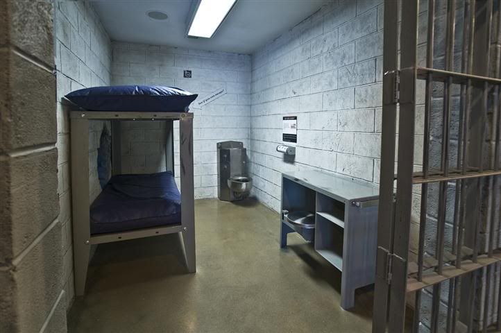 jail-cell18594PSmall.jpg